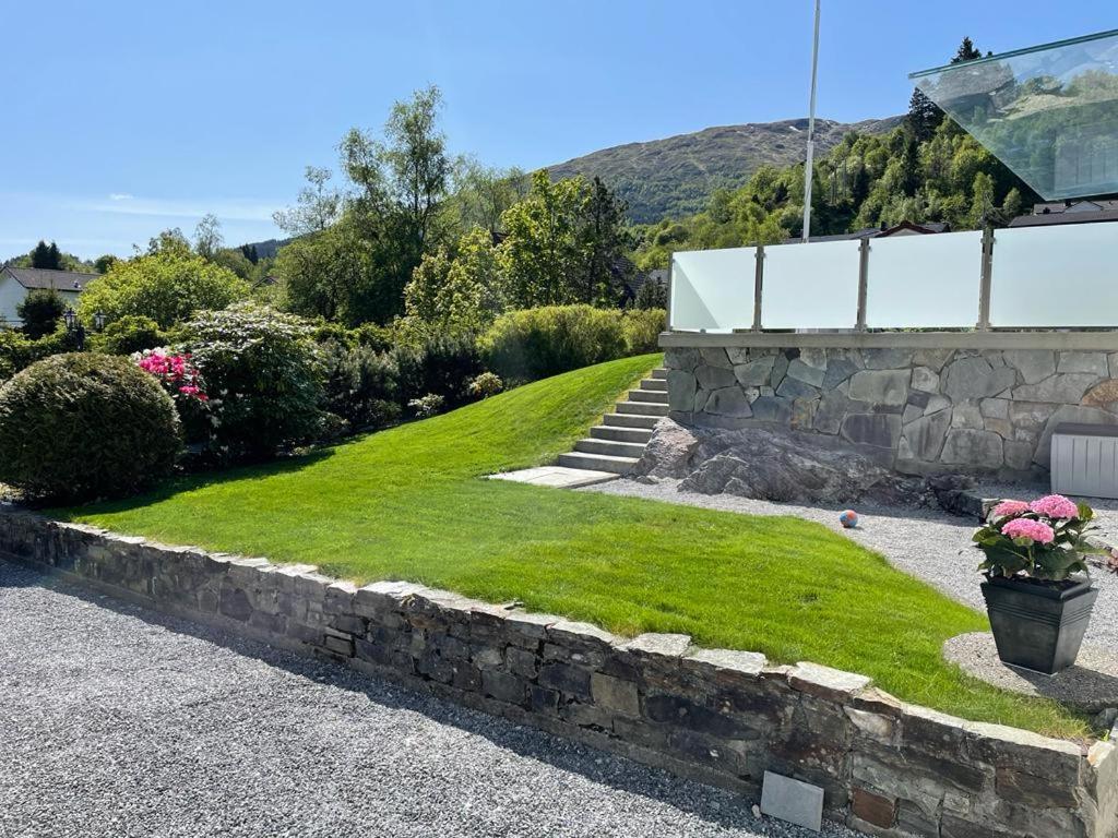 Ks Apartment Near Bergen Esterno foto