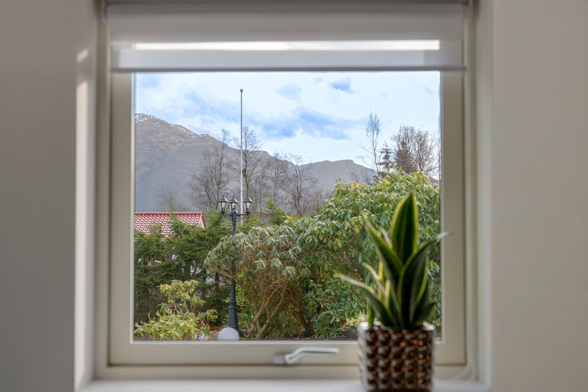 Ks Apartment Near Bergen Esterno foto